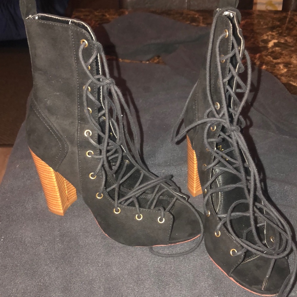 Tie up heels from Akira
